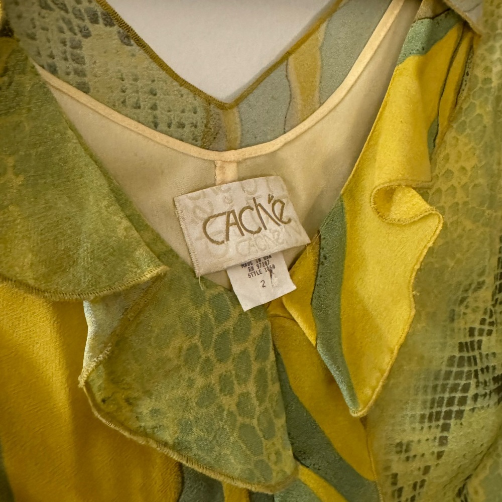 ONE OF A KIND Green and Yellow Cache Top - Picture 4 of 6